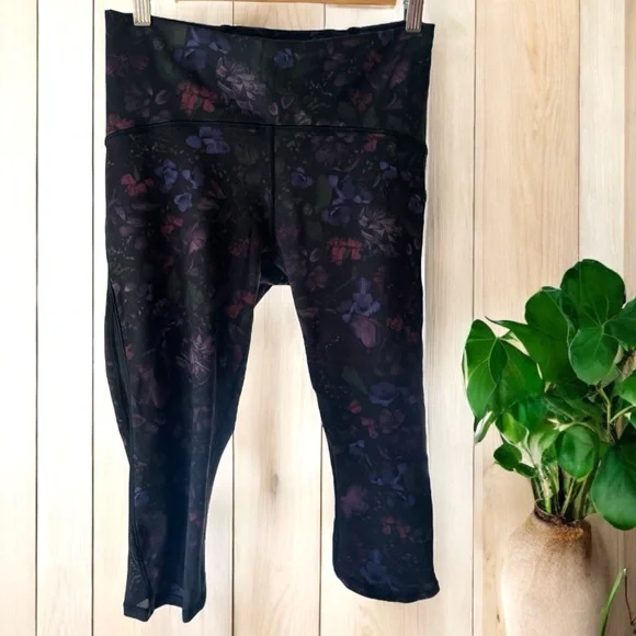 Lululemon Train Times Crop 17" Leggings in Frozen Flourish Multi/Black, Size 8 - Picture 3 of 9
